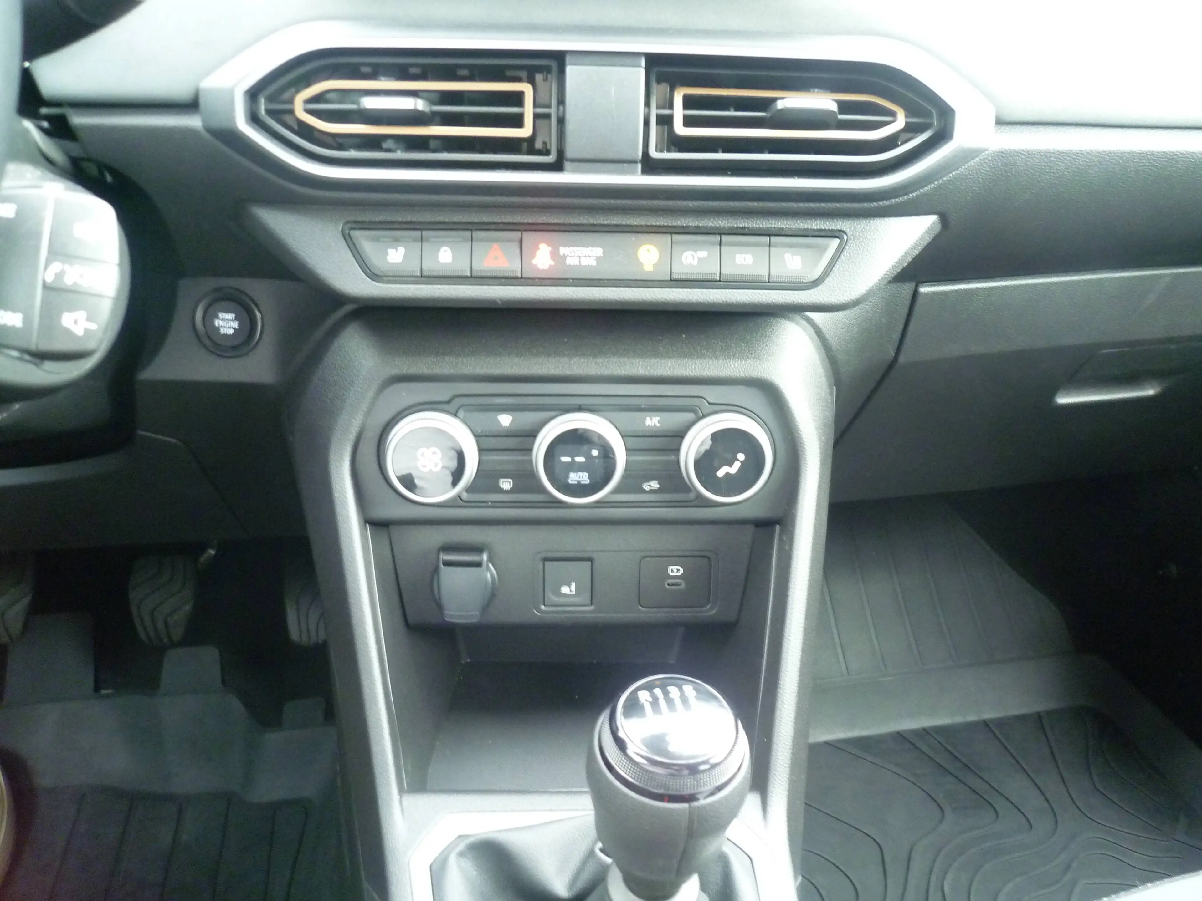 Dacia Jogger TCe 110 Extreme — photo 13