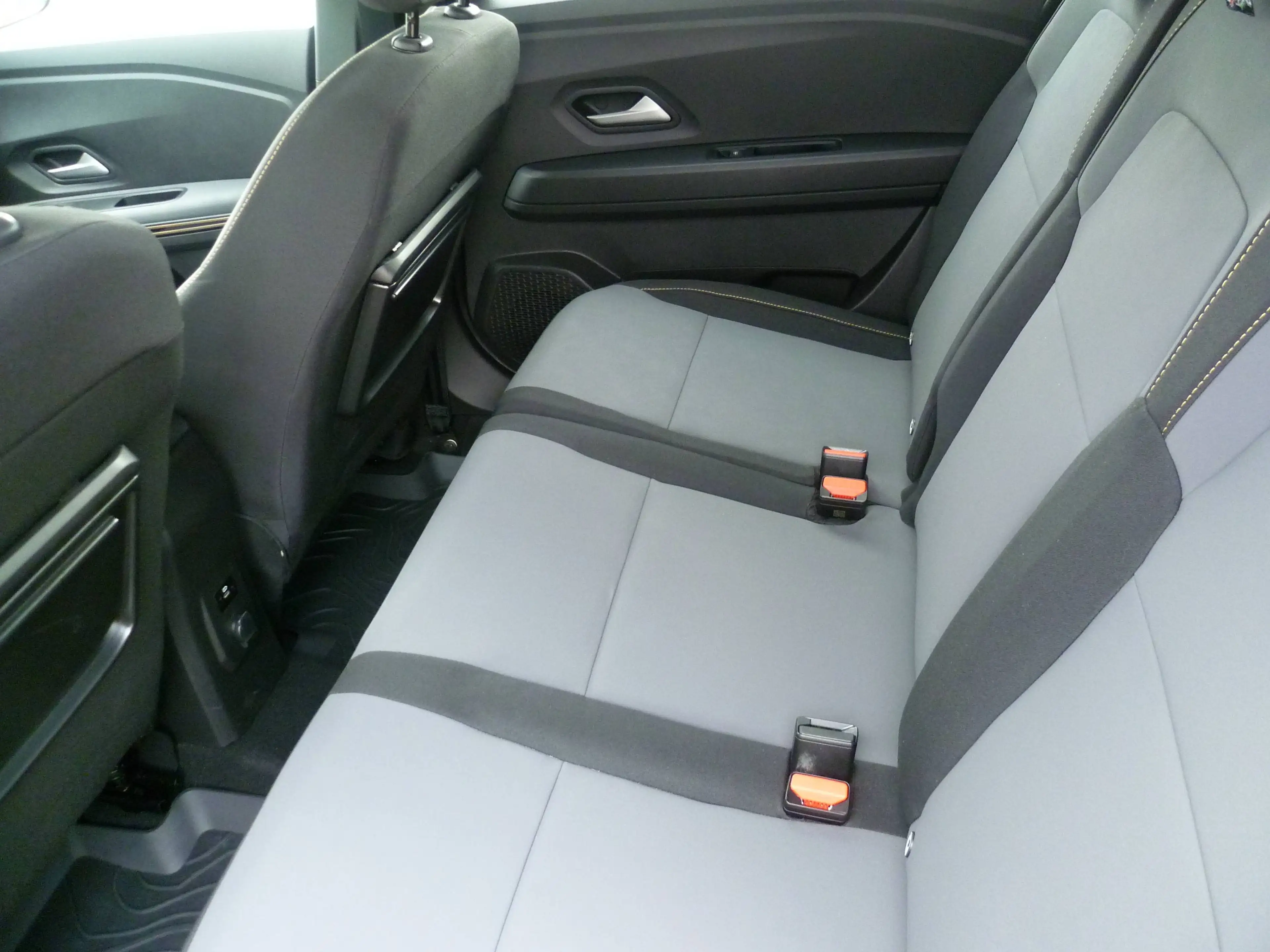 Dacia Jogger TCe 110 Extreme — photo 10