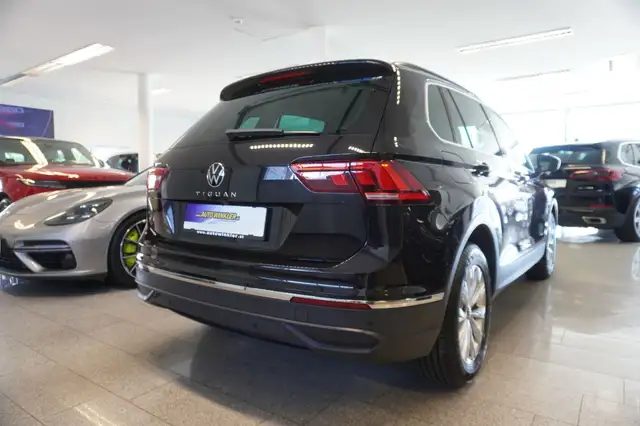 Volkswagen Tiguan view 5