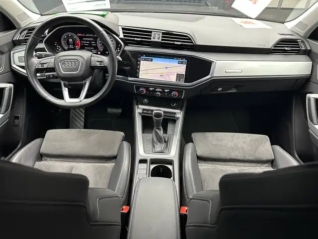 Audi Q3 view 12