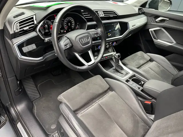 Audi Q3 view 15