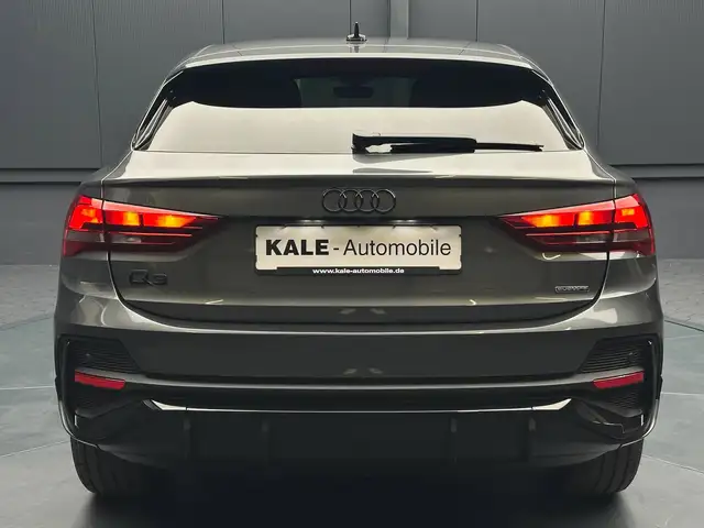 Audi Q3 view 4
