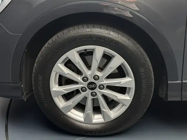 Audi Q3 view 9