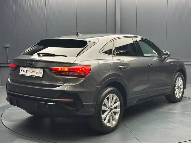 Audi Q3 view 5