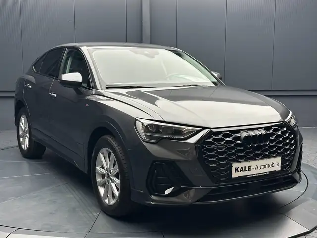 Audi Q3 view 7