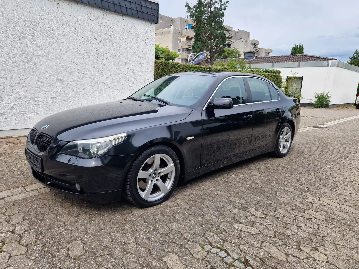 BMW 520 520i Servo,KLima,Navi,Automatik Schwarz - 1