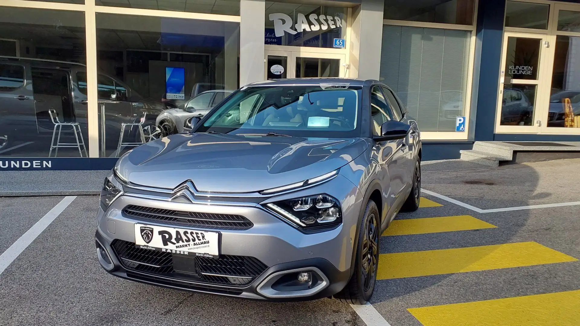 Citroen C4 Shine BlueHDI 130 EAT8 S&S Grau - 1