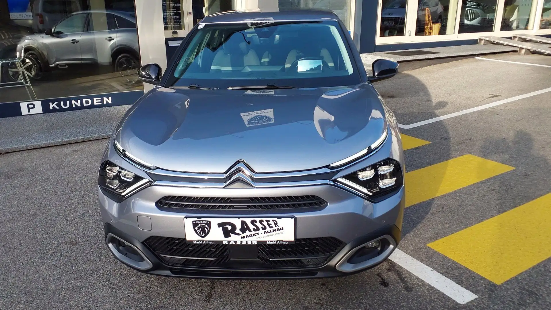 Citroen C4 Shine BlueHDI 130 EAT8 S&S Grau - 2