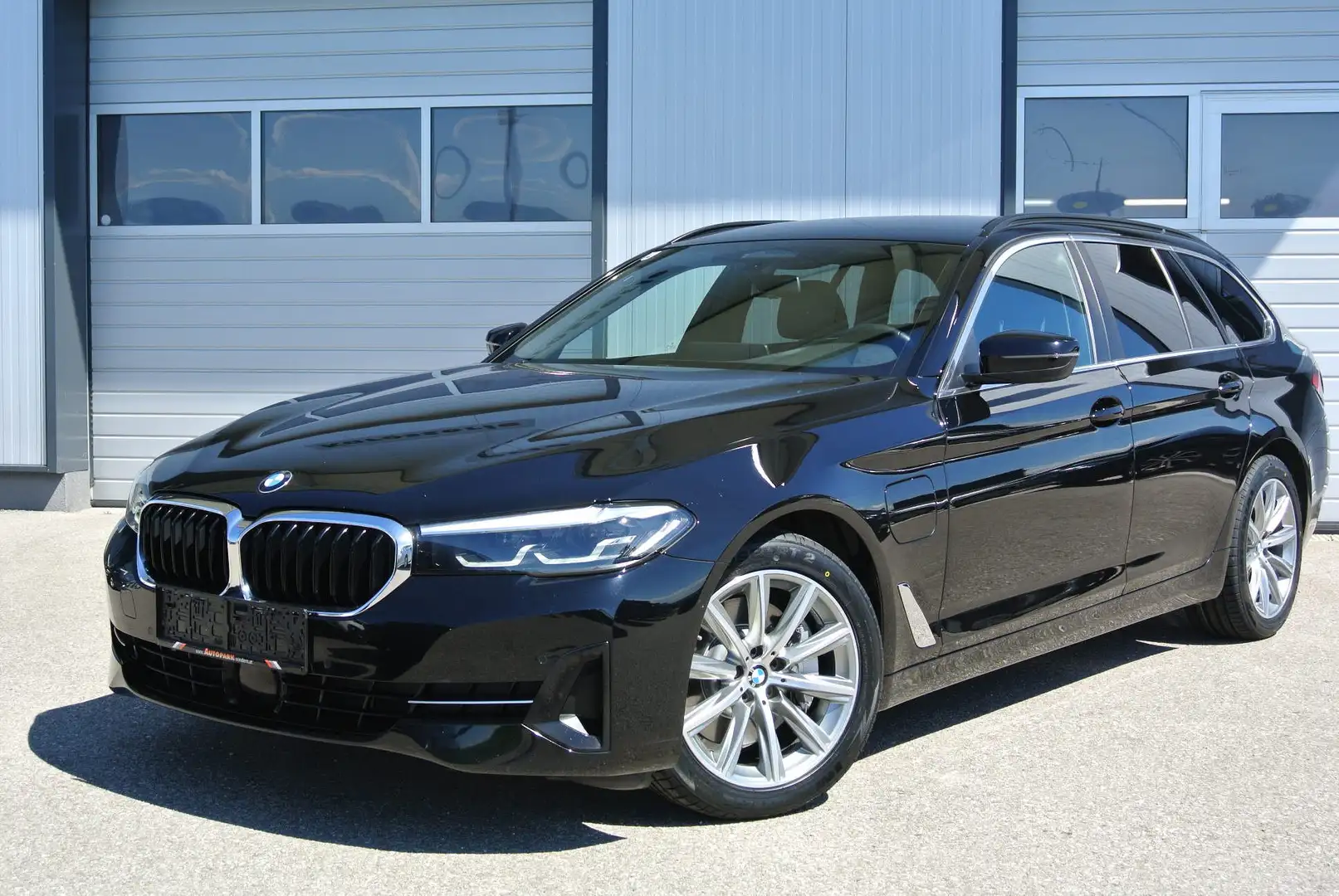 BMW 530 530e xDrive touring Aut. * LEDER * LED * NAVI * Schwarz - 1