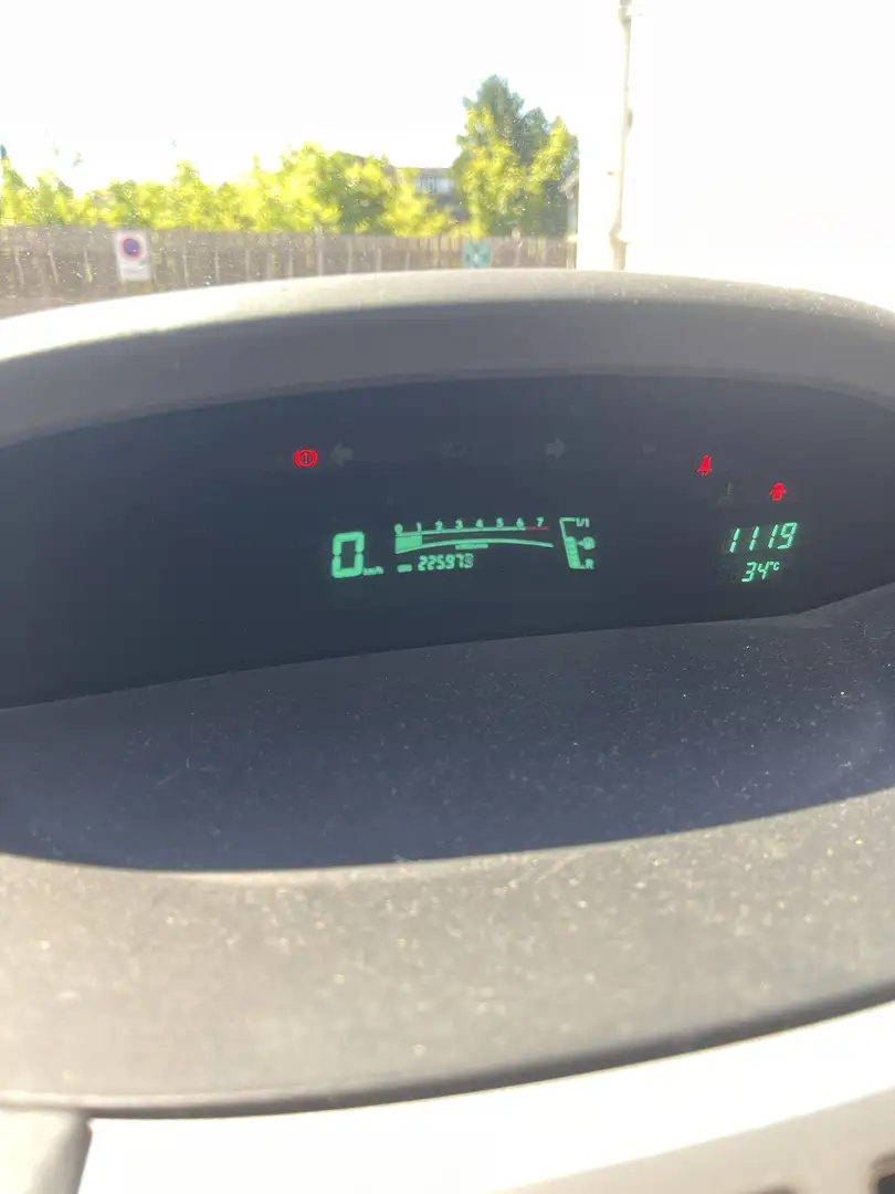 Toyota Yaris 1.0 VVT-i Sol - 2