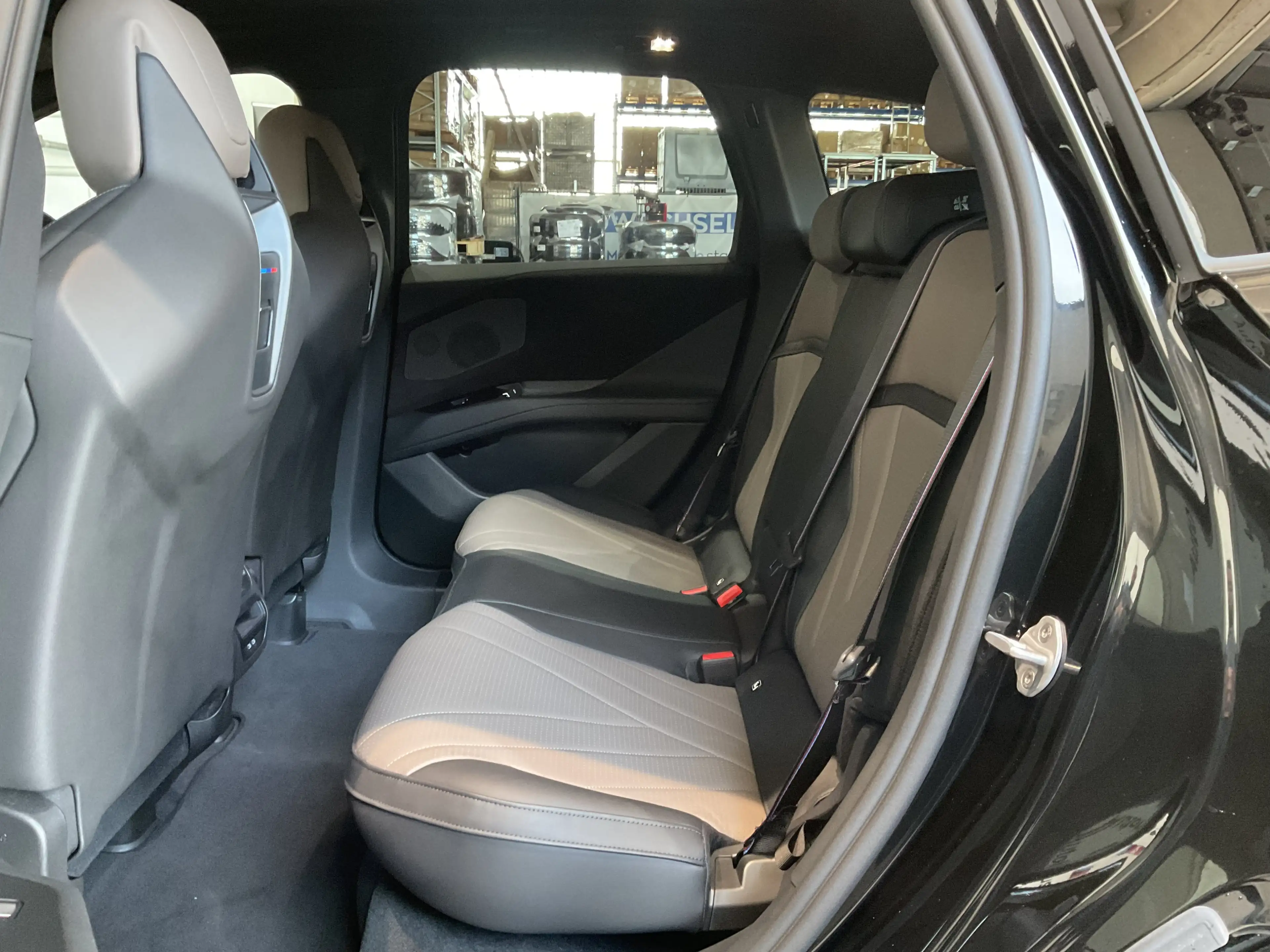 BMW iX3 50 xDrive M Sportpaket Pro, Panoramadach, Panorami — photo 9