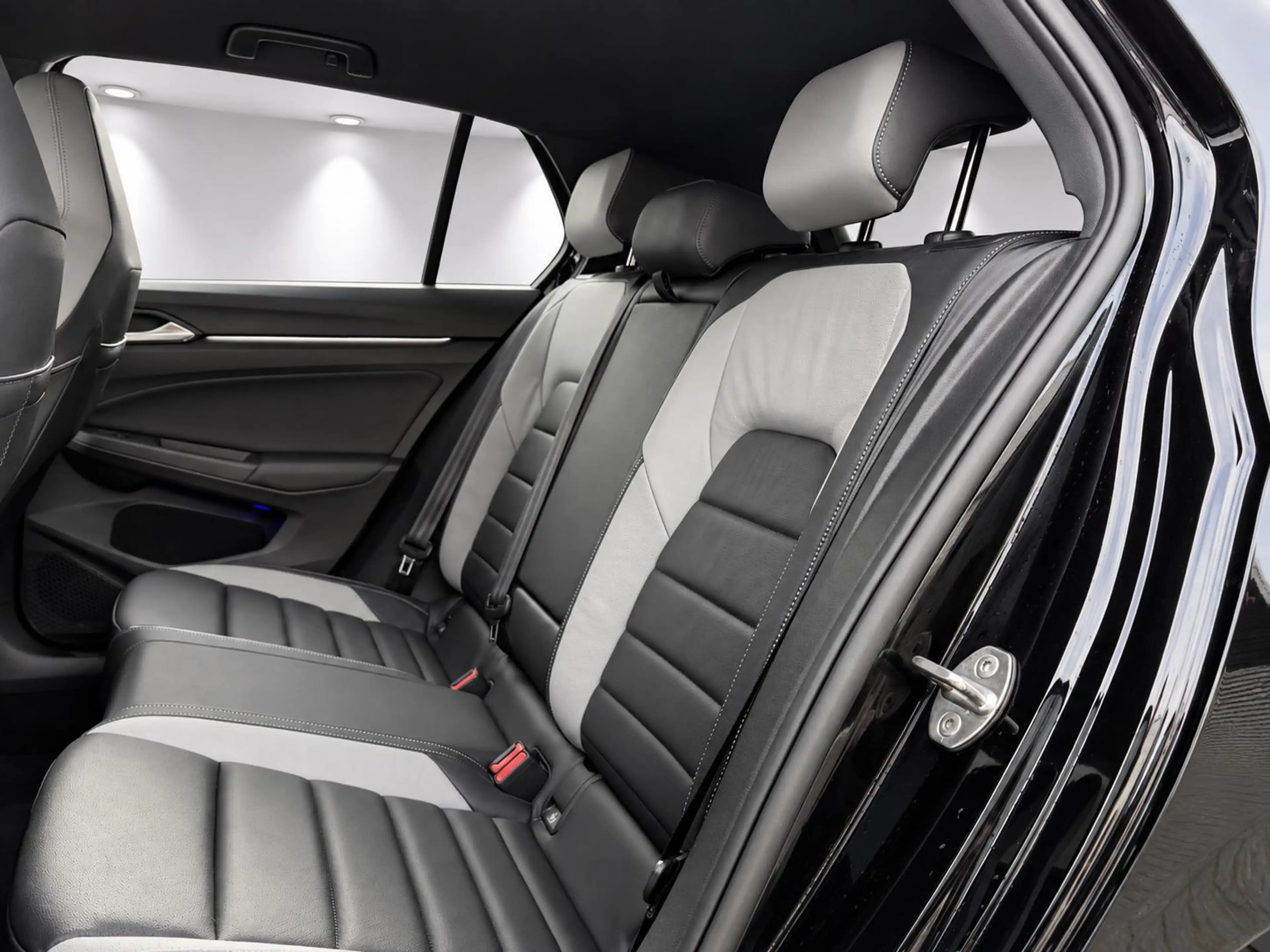 Volkswagen Golf GTE 1.4 eHybrid SOH91% Panodak Trekhaak Camera Stoel E — photo 5