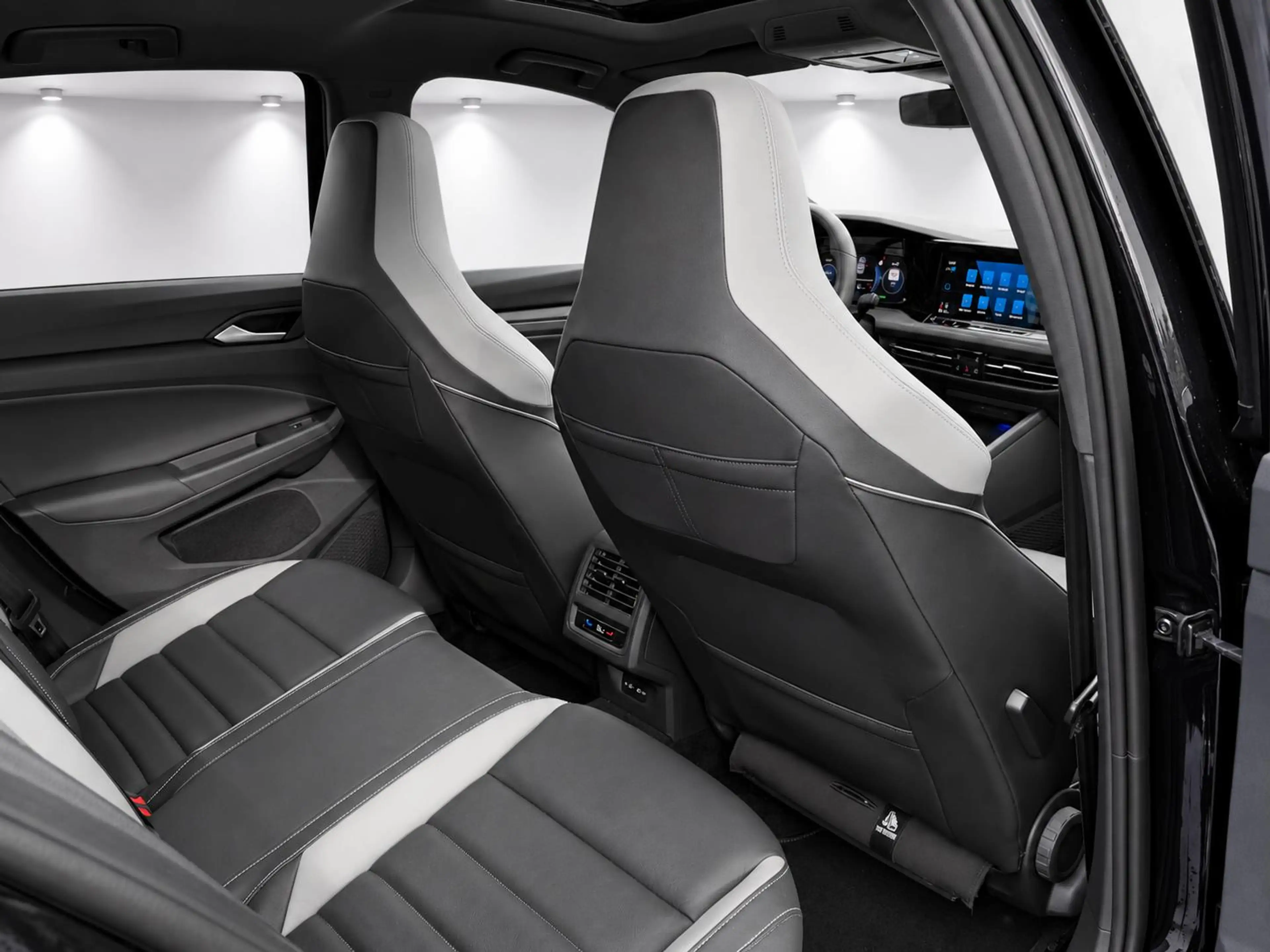 Volkswagen Golf GTE 1.4 eHybrid SOH91% Panodak Trekhaak Camera Stoel E — photo 35