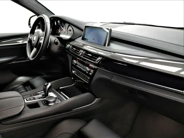 BMW X6 view 10