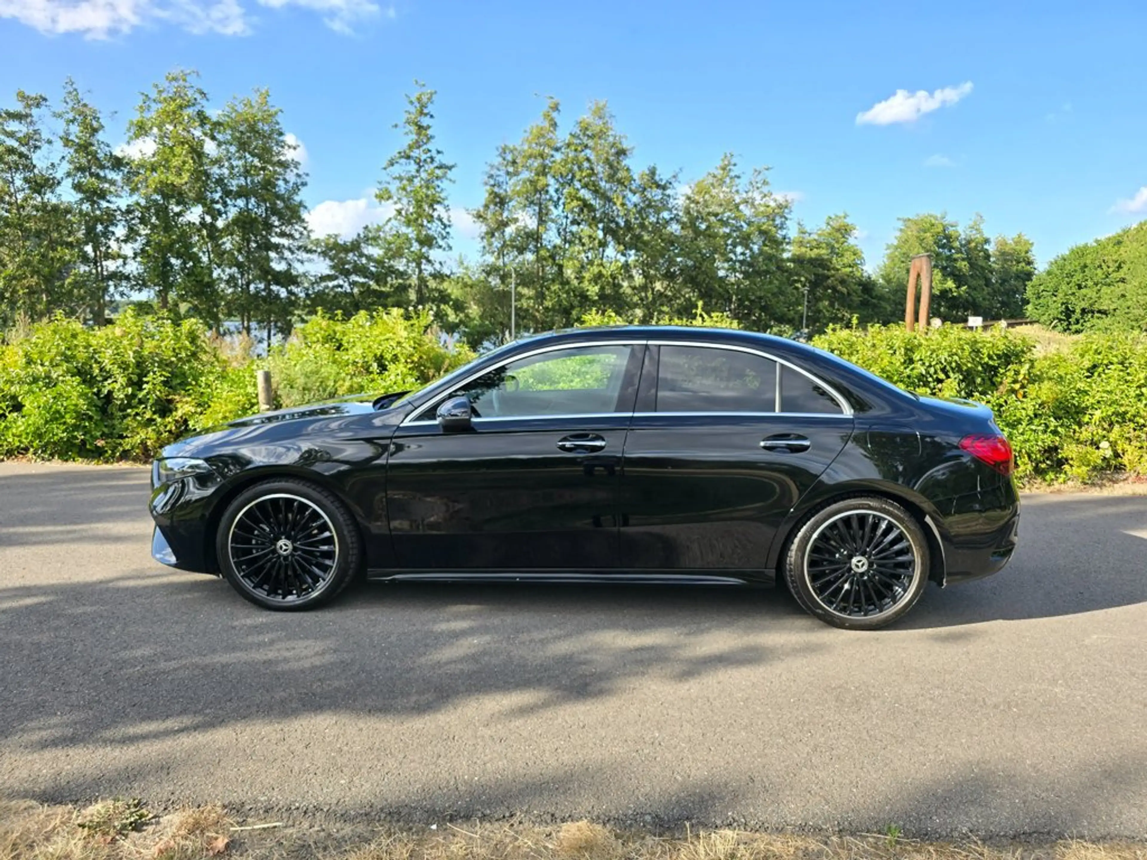 Mercedes-Benz A 200 AMG Line — photo 4