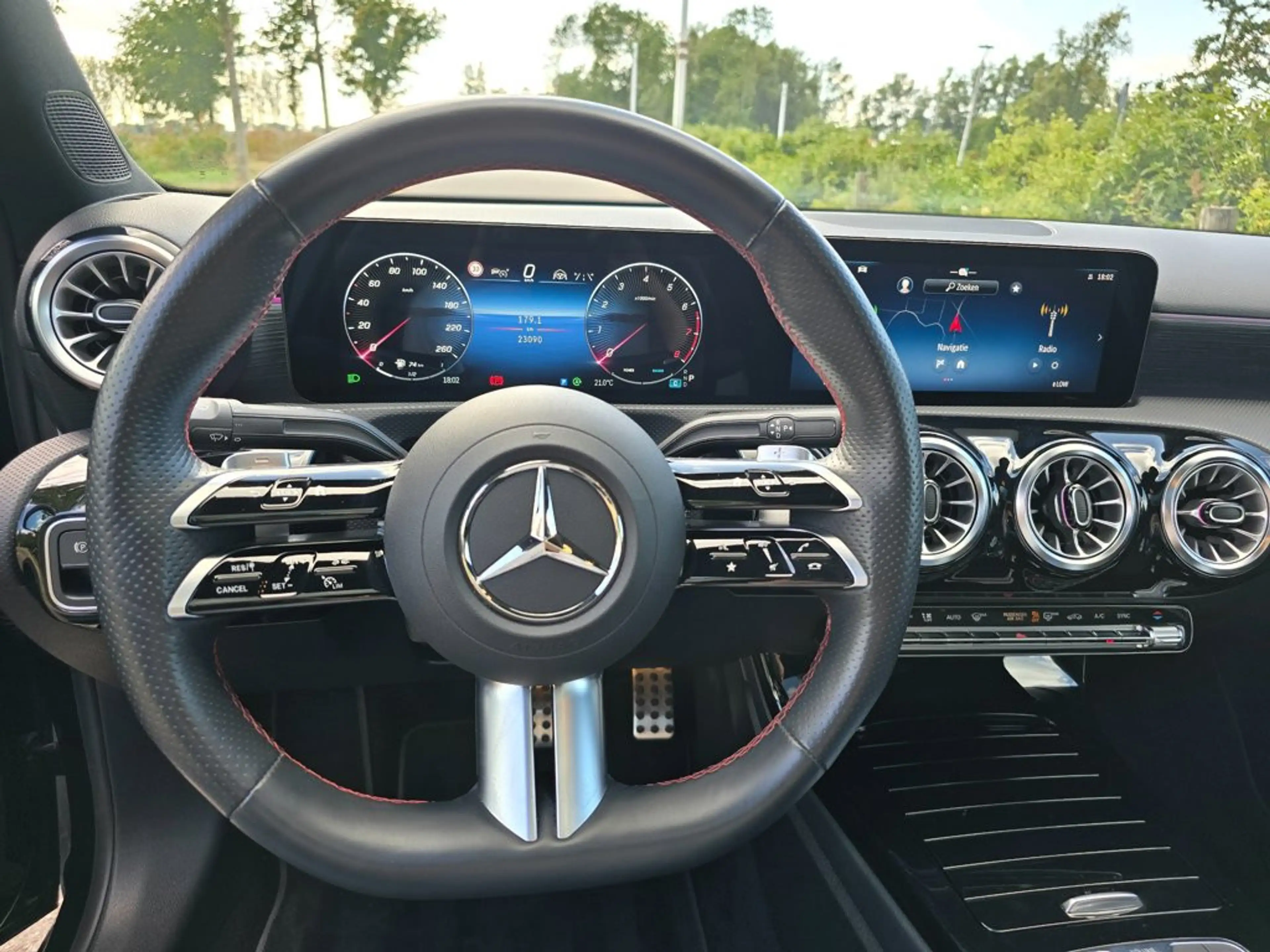 Mercedes-Benz A 200 AMG Line — photo 8