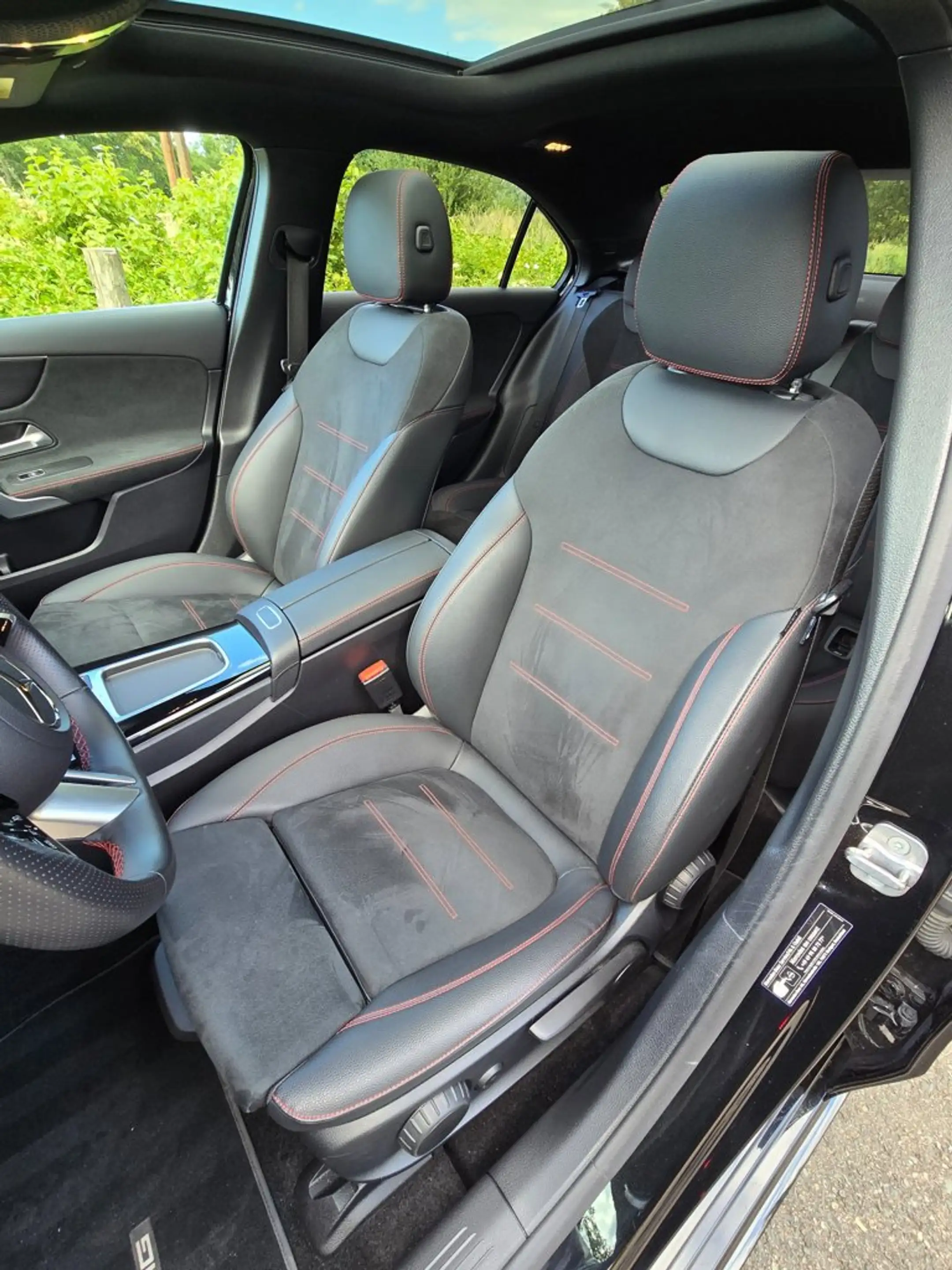 Mercedes-Benz A 200 AMG Line — photo 10