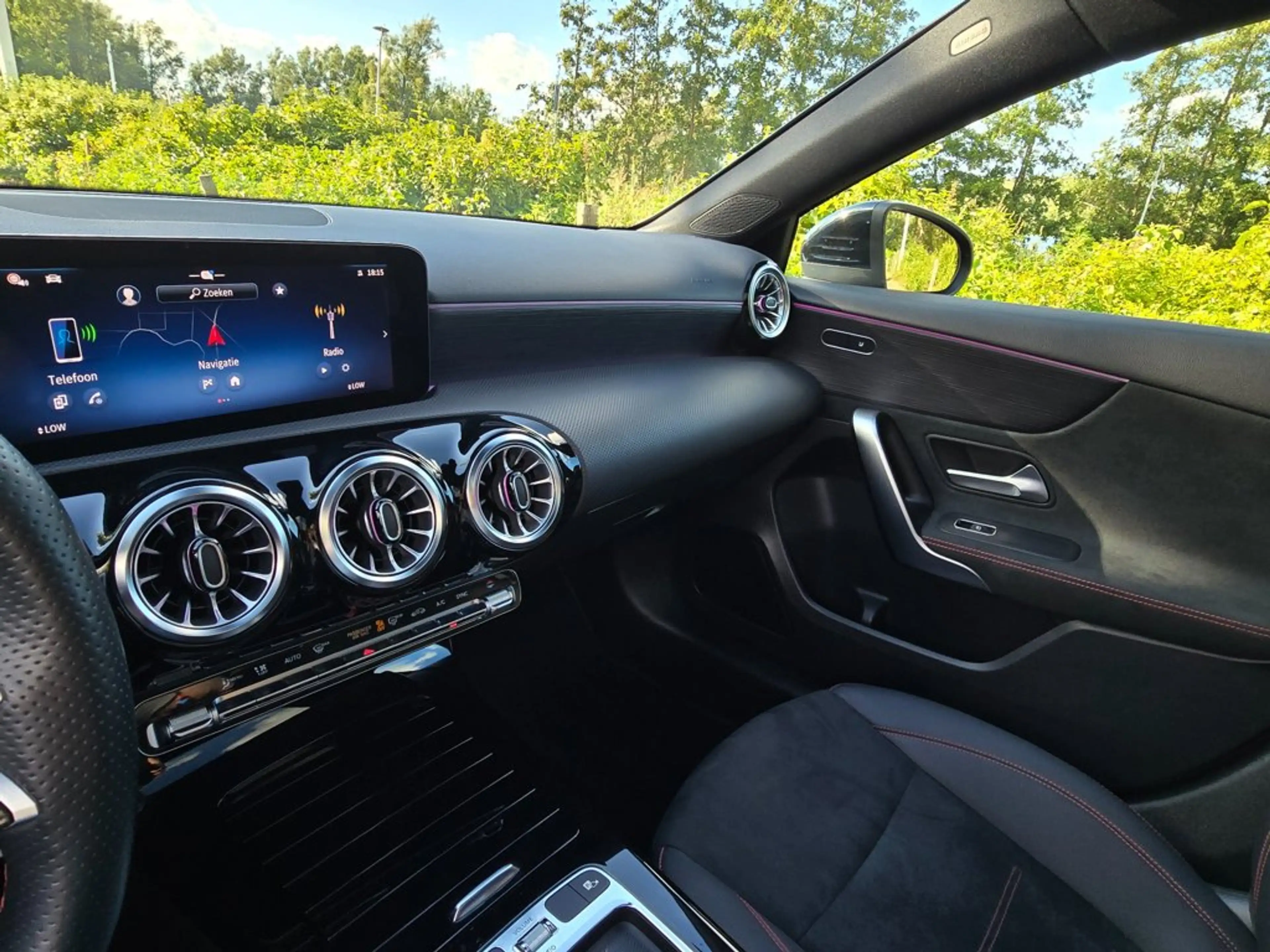Mercedes-Benz A 200 AMG Line — photo 15