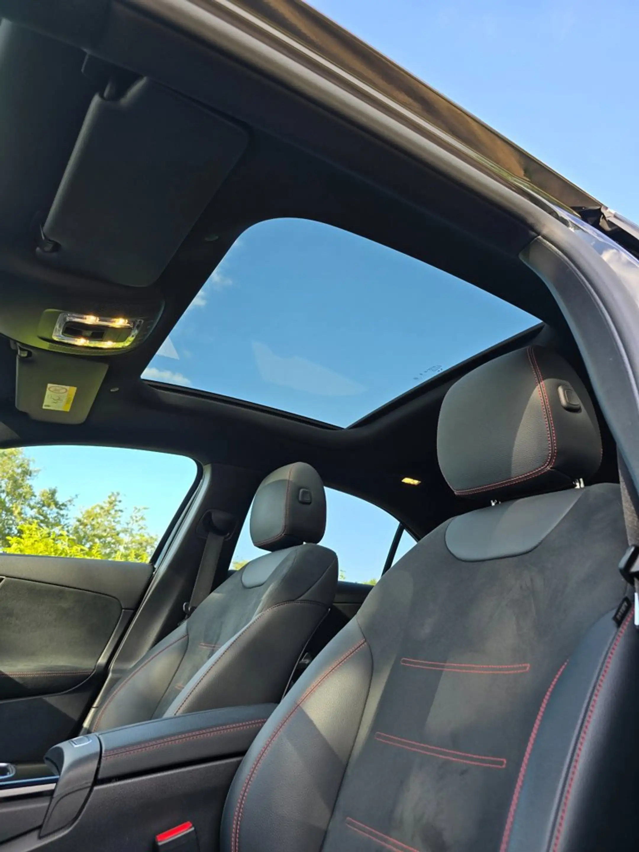 Mercedes-Benz A 200 AMG Line — photo 12