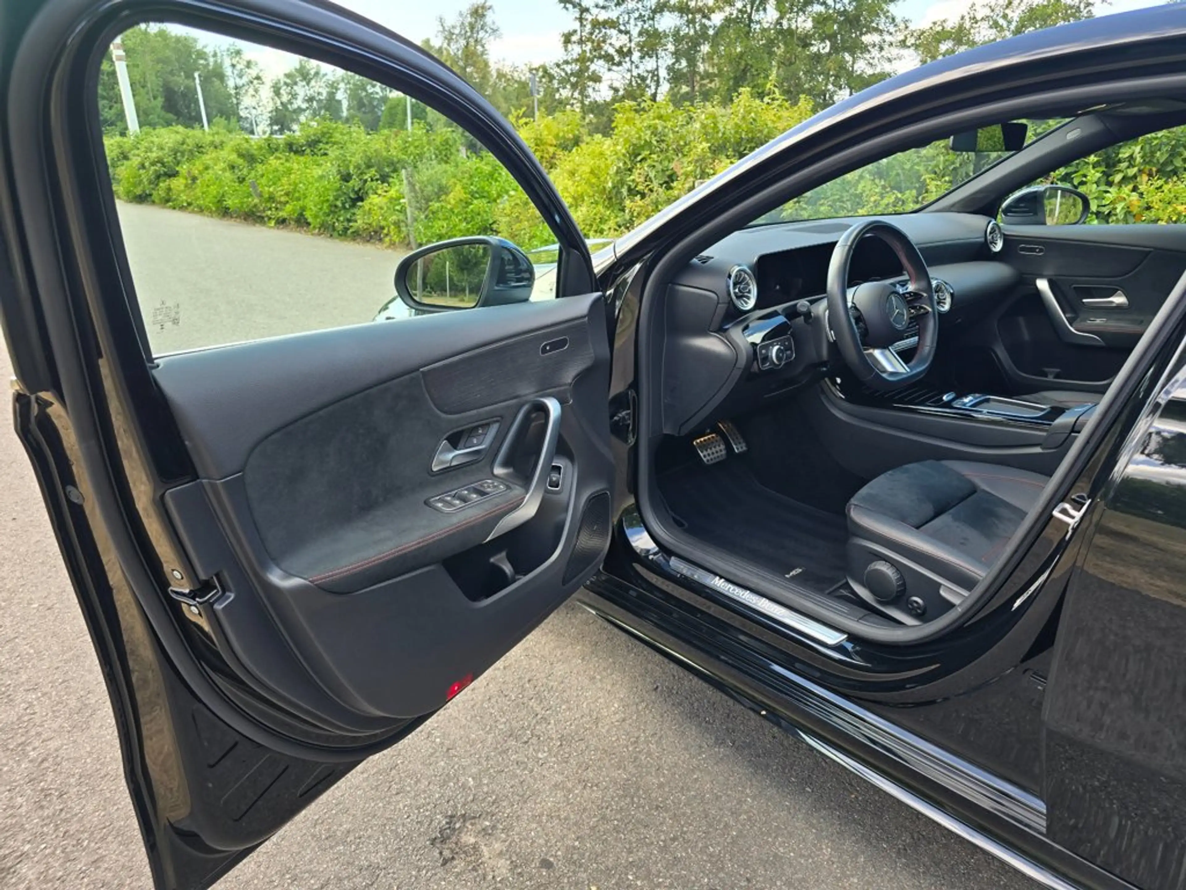 Mercedes-Benz A 200 AMG Line — photo 9