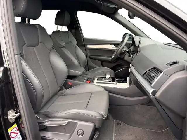 Audi Q5 view 12