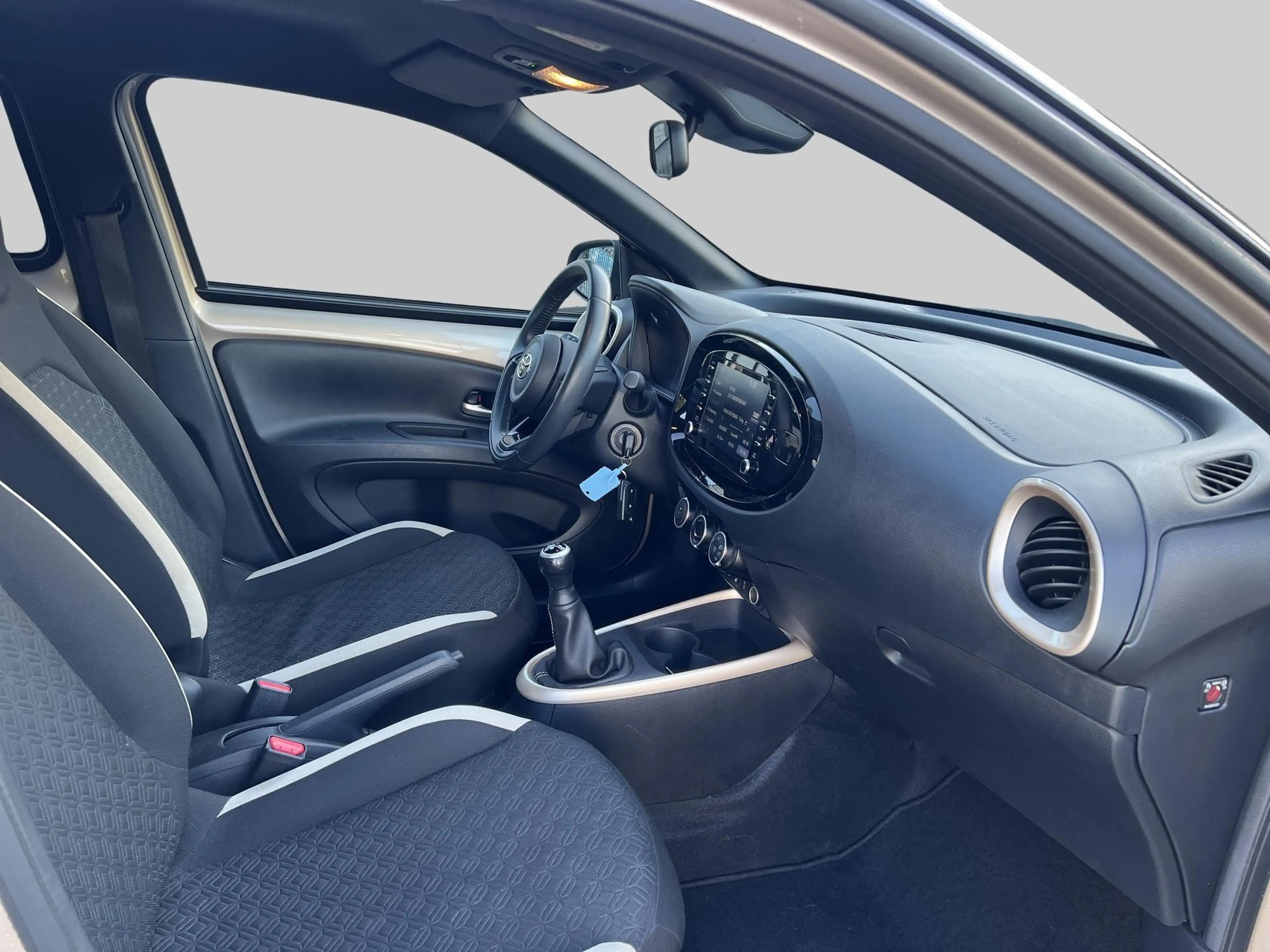 Toyota Aygo X 1.0 VVT-i MT Play — photo 13