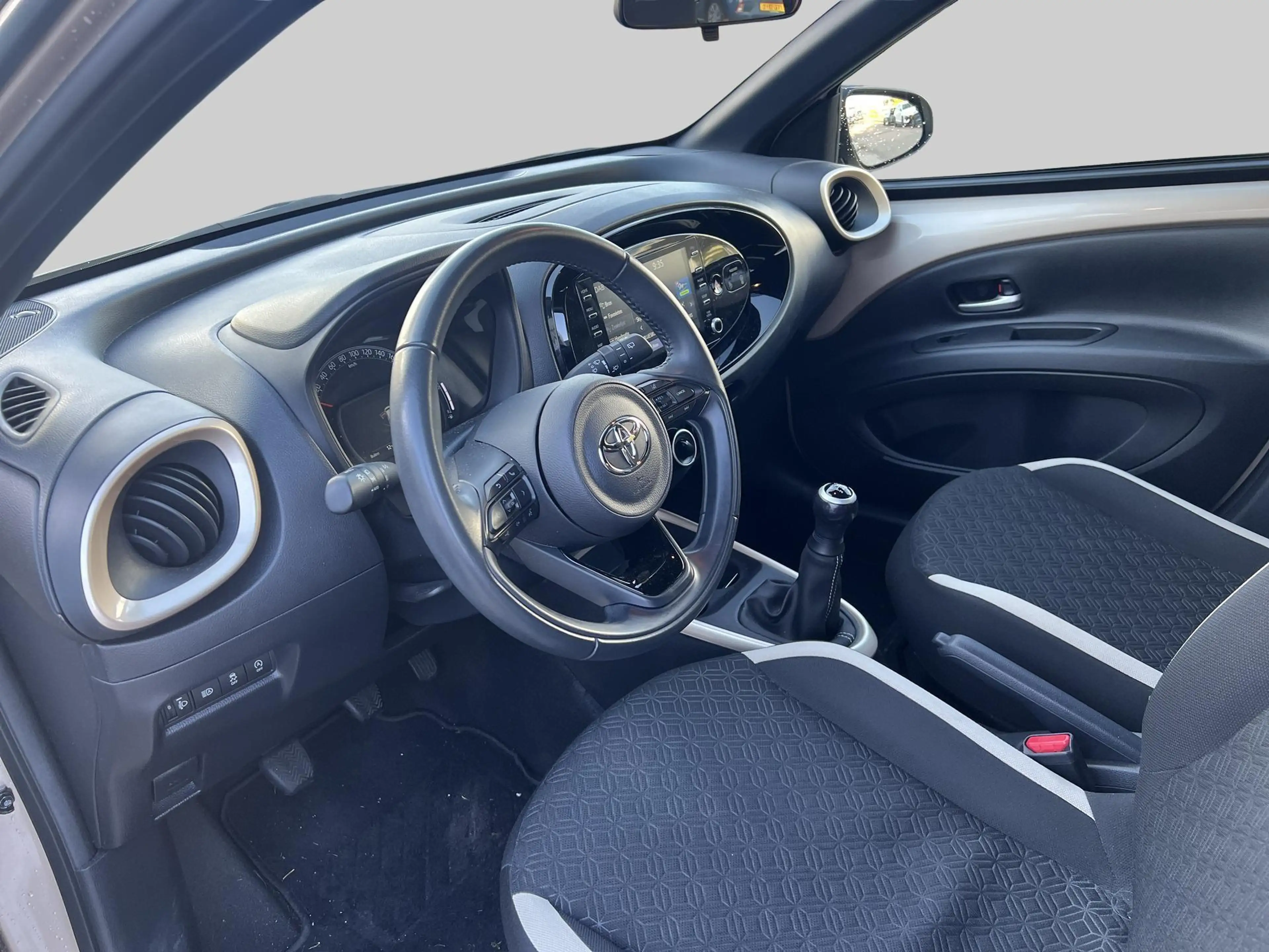 Toyota Aygo X 1.0 VVT-i MT Play — photo 4