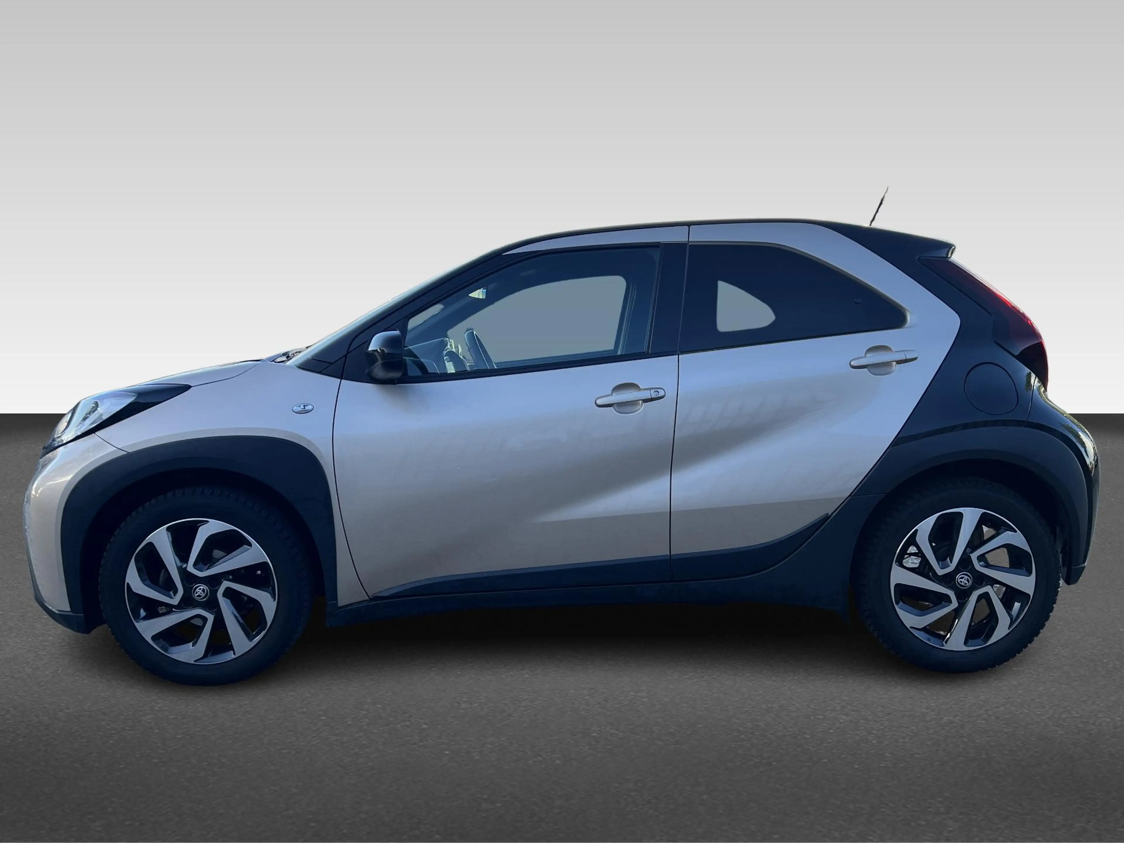 Toyota Aygo X 1.0 VVT-i MT Play — photo 2