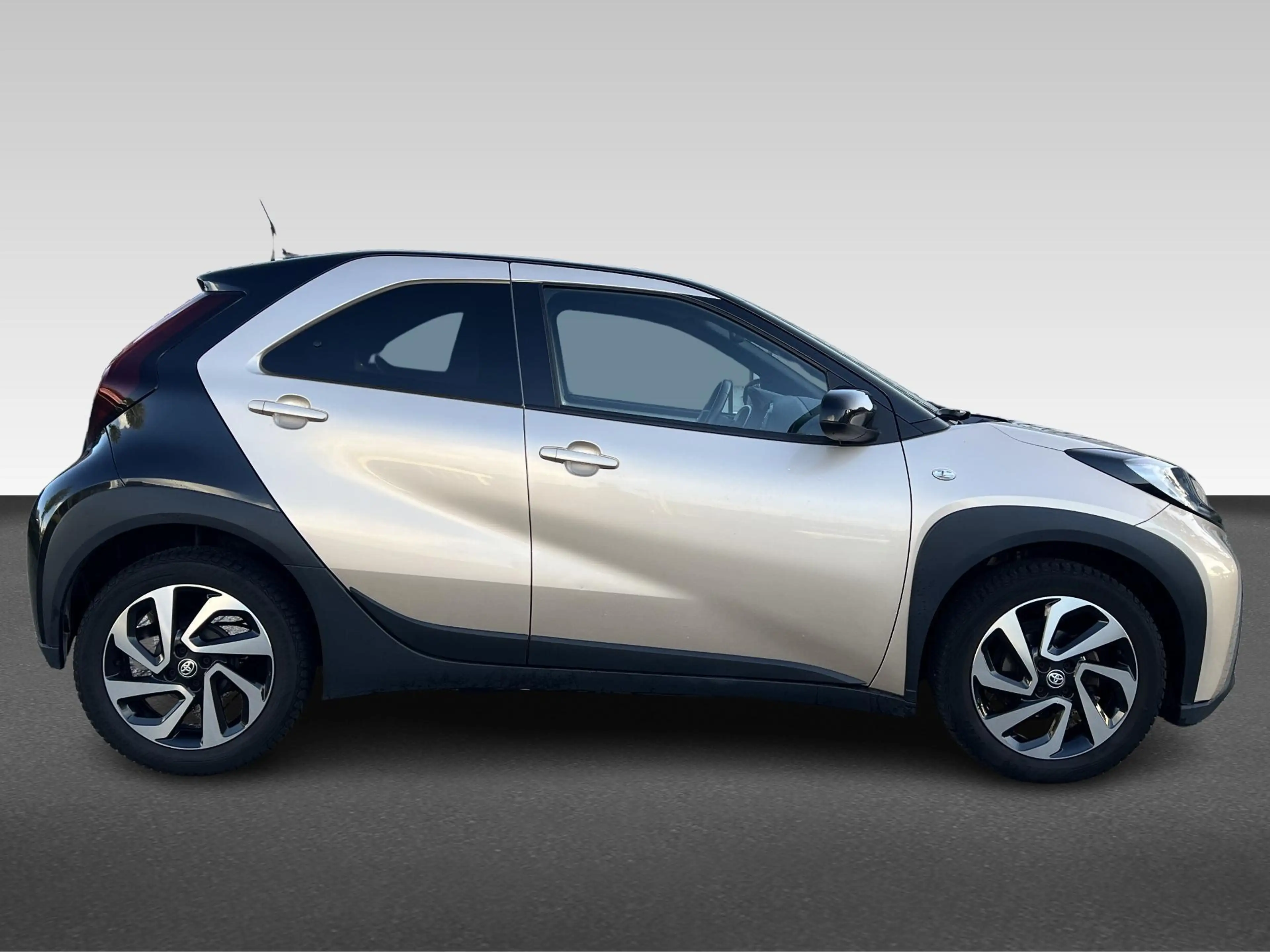 Toyota Aygo X 1.0 VVT-i MT Play — photo 9