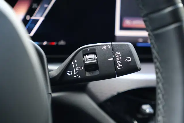 BMW 3 Series view 26