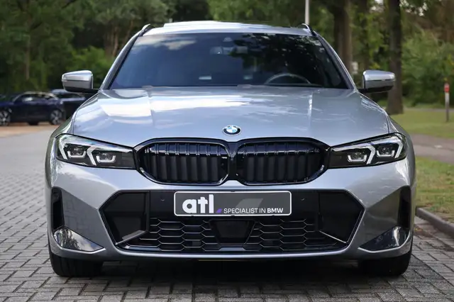 BMW 3 Series view 11
