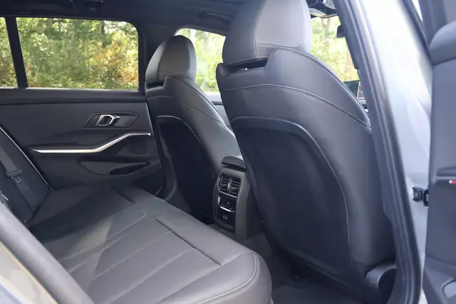 BMW 3 Series view 15