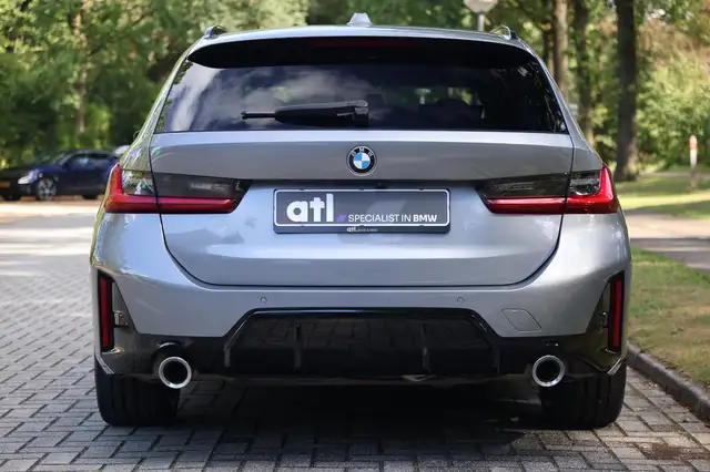 BMW 3 Series view 4