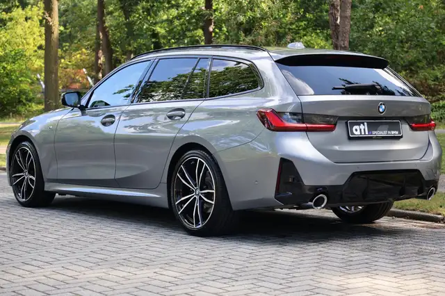 BMW 3 Series view 3