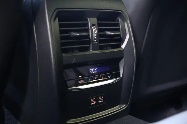 BMW 3 Series view 18