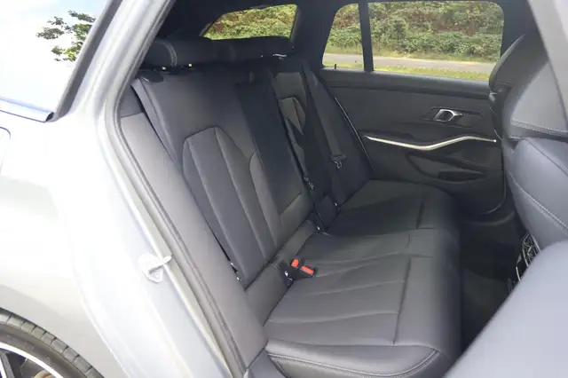 BMW 3 Series view 17