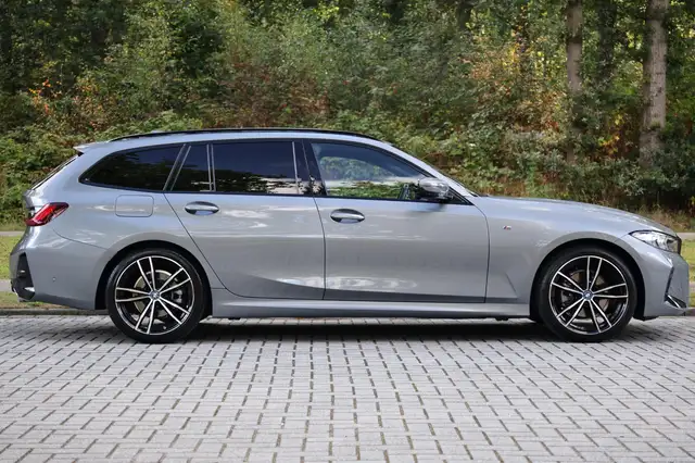 BMW 3 Series view 9