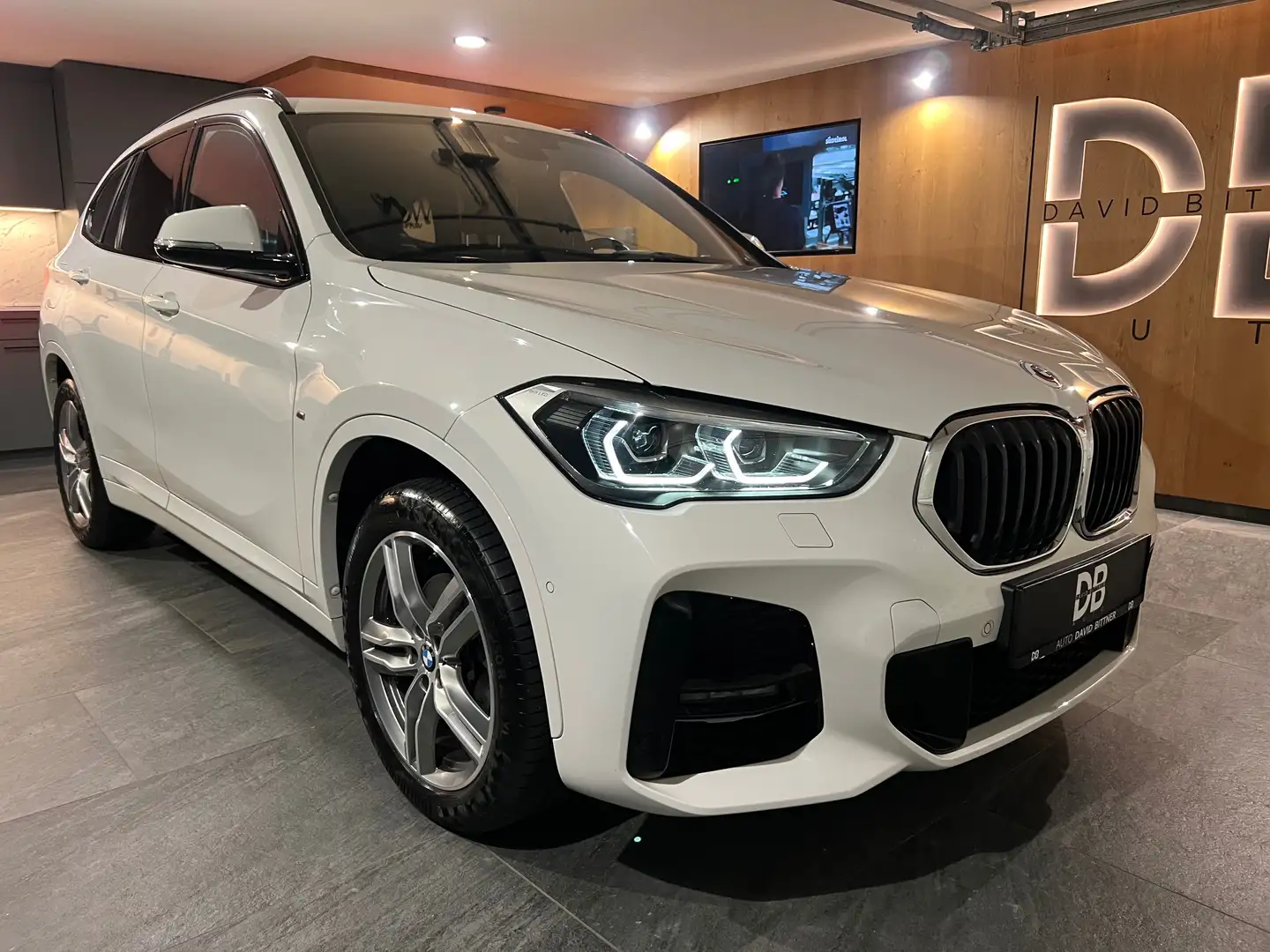 BMW X1 X1 sDrive18d - M Paket - Facelift - Head Up- LED Blanc - 1