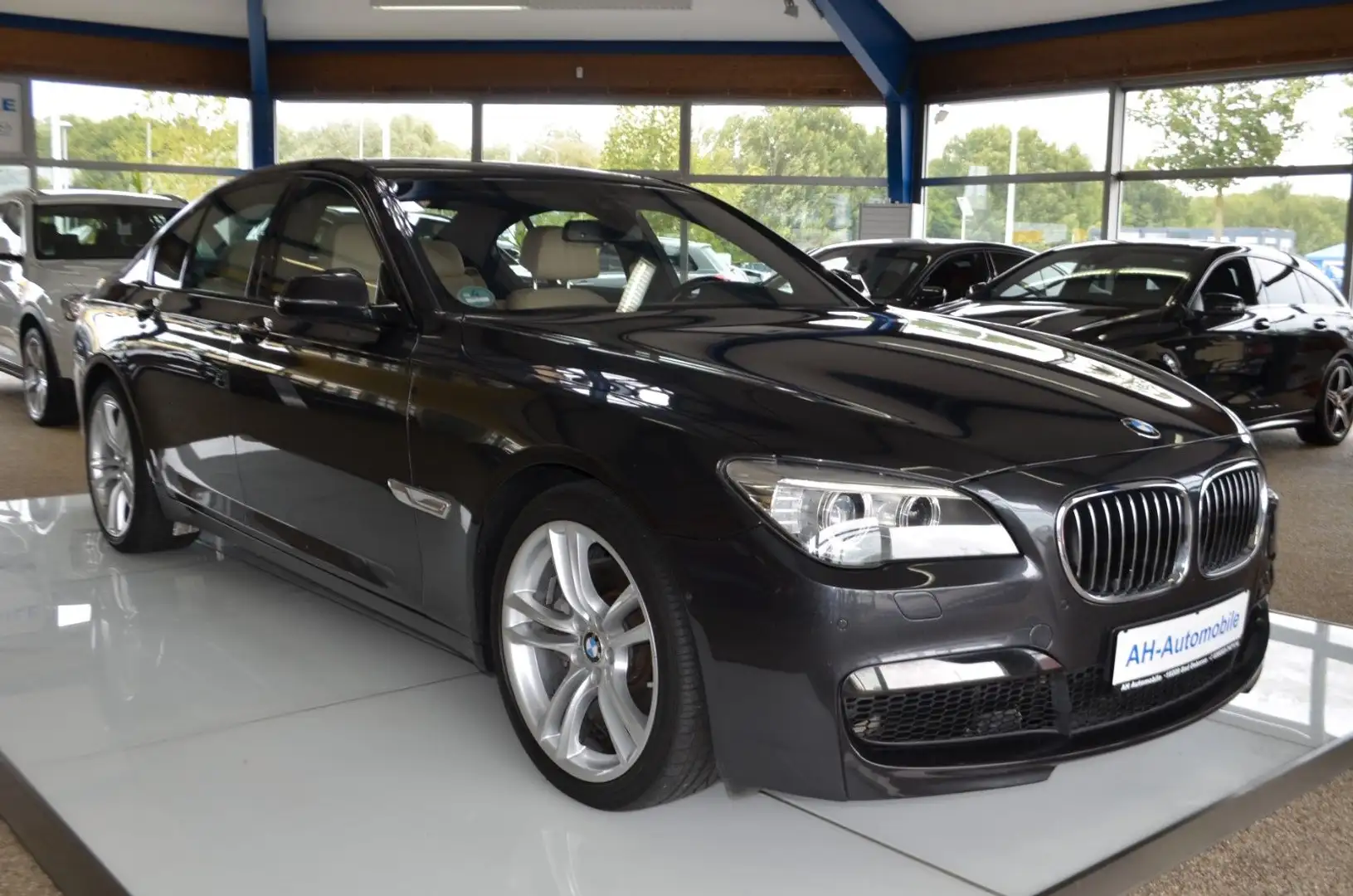 BMW 740 d xDrive M-PAKET Bi-XENON / SOFT-CLOSE / HUD Gris - 2