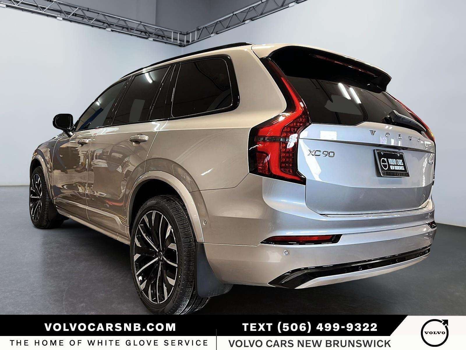 2026 Volvo XC90 B6 Ultra Bright Theme alt 4