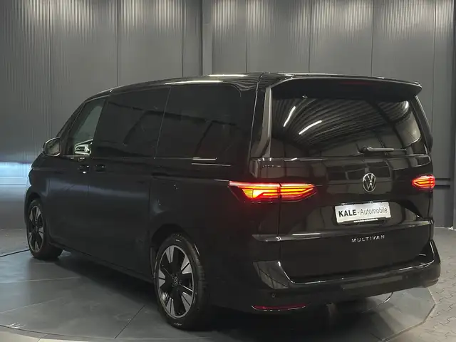 Volkswagen Multivan view 3