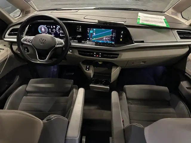 Volkswagen Multivan view 13