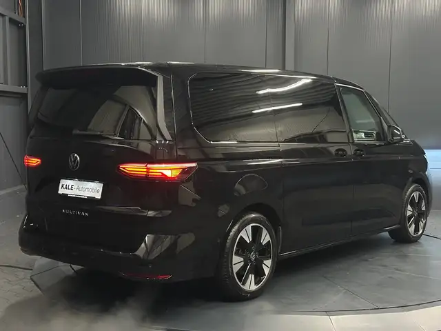 Volkswagen Multivan view 5
