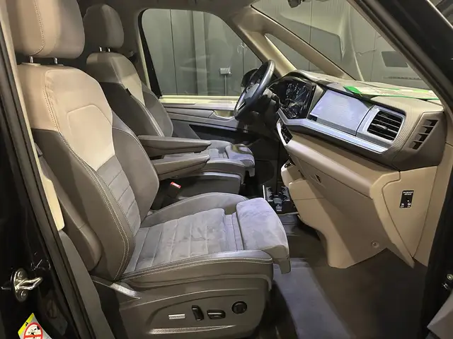 Volkswagen Multivan view 11