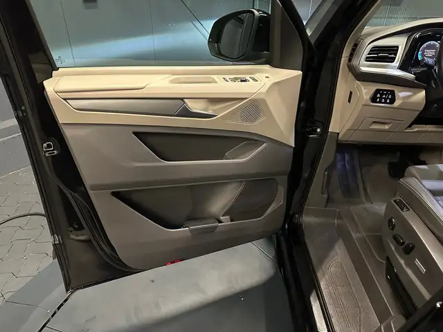 Volkswagen Multivan view 14