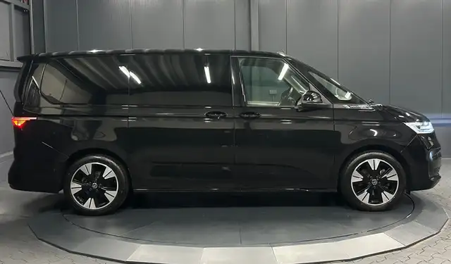 Volkswagen Multivan view 6