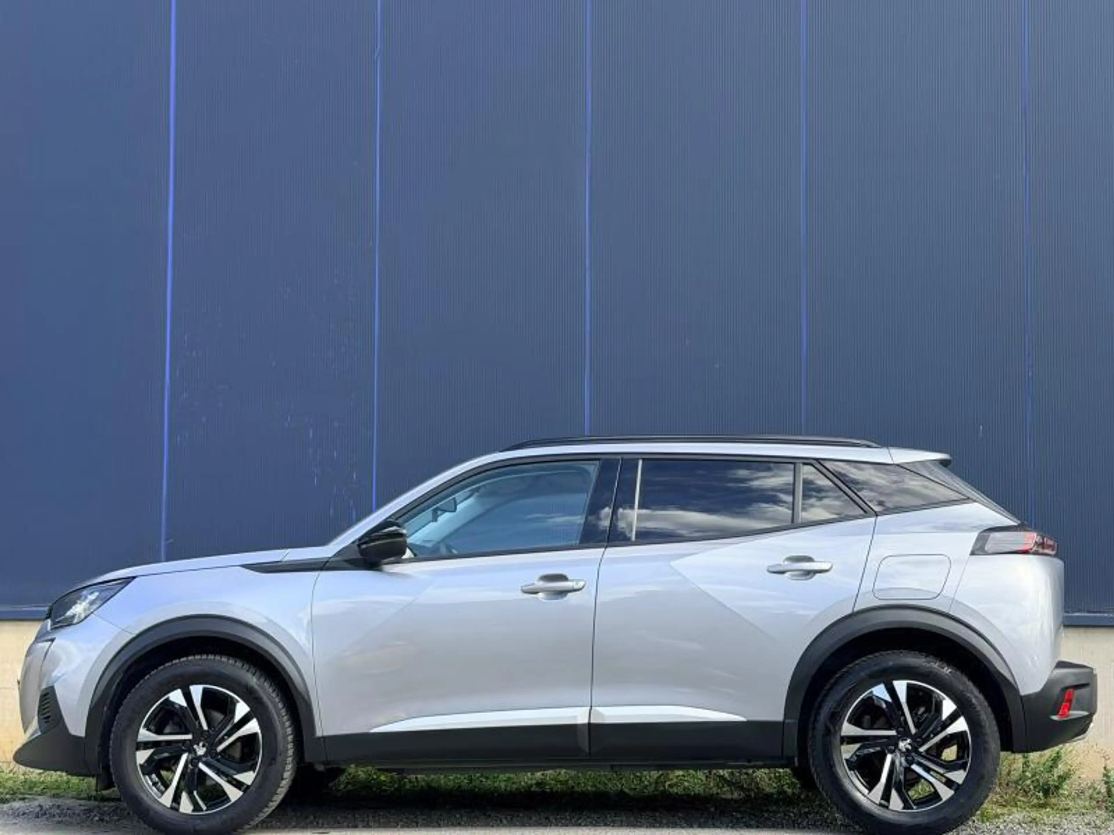 Peugeot 2008 Allure / 130ch / Caméra / Carplay — photo 4