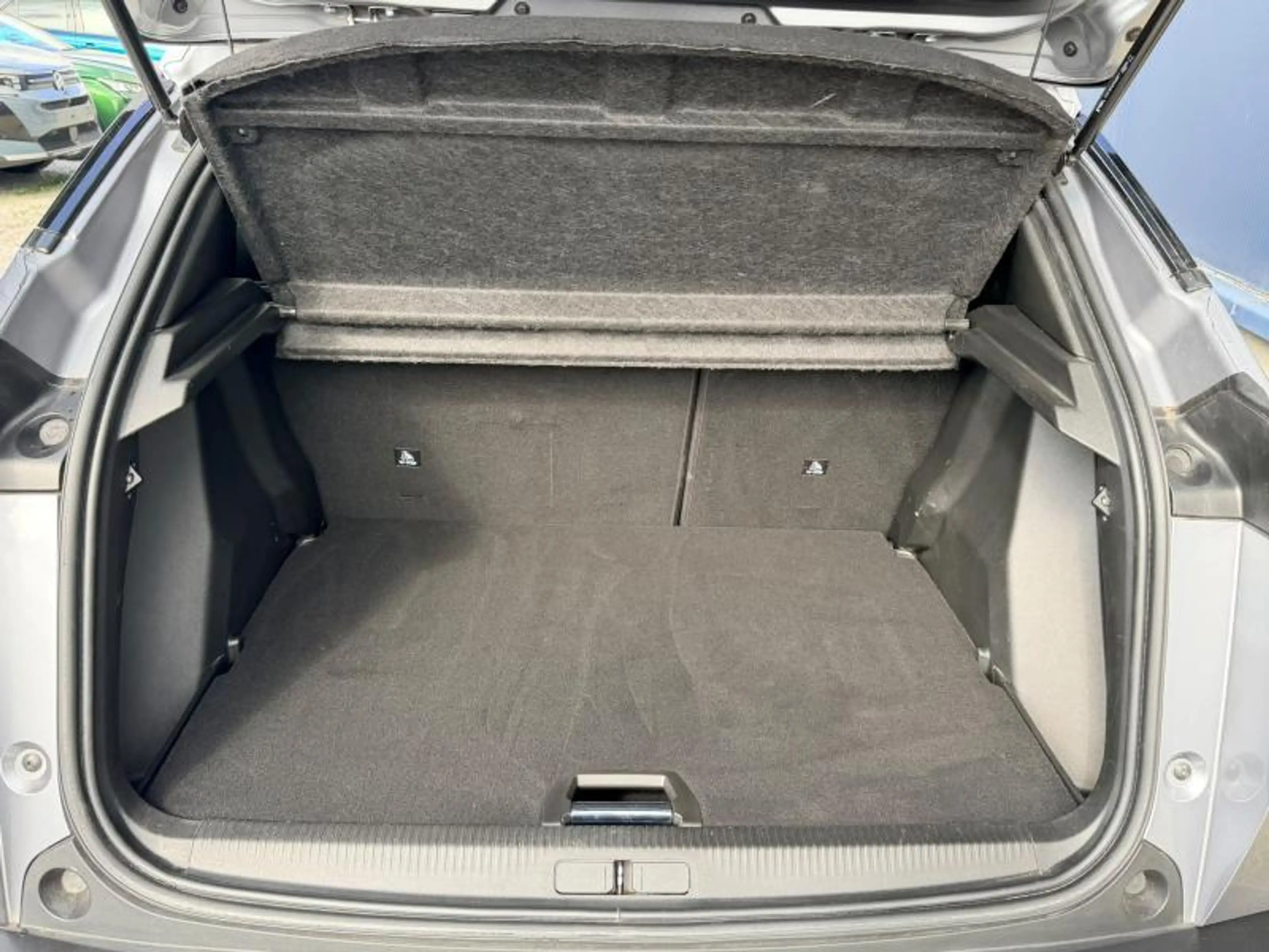 Peugeot 2008 Allure / 130ch / Caméra / Carplay — photo 8