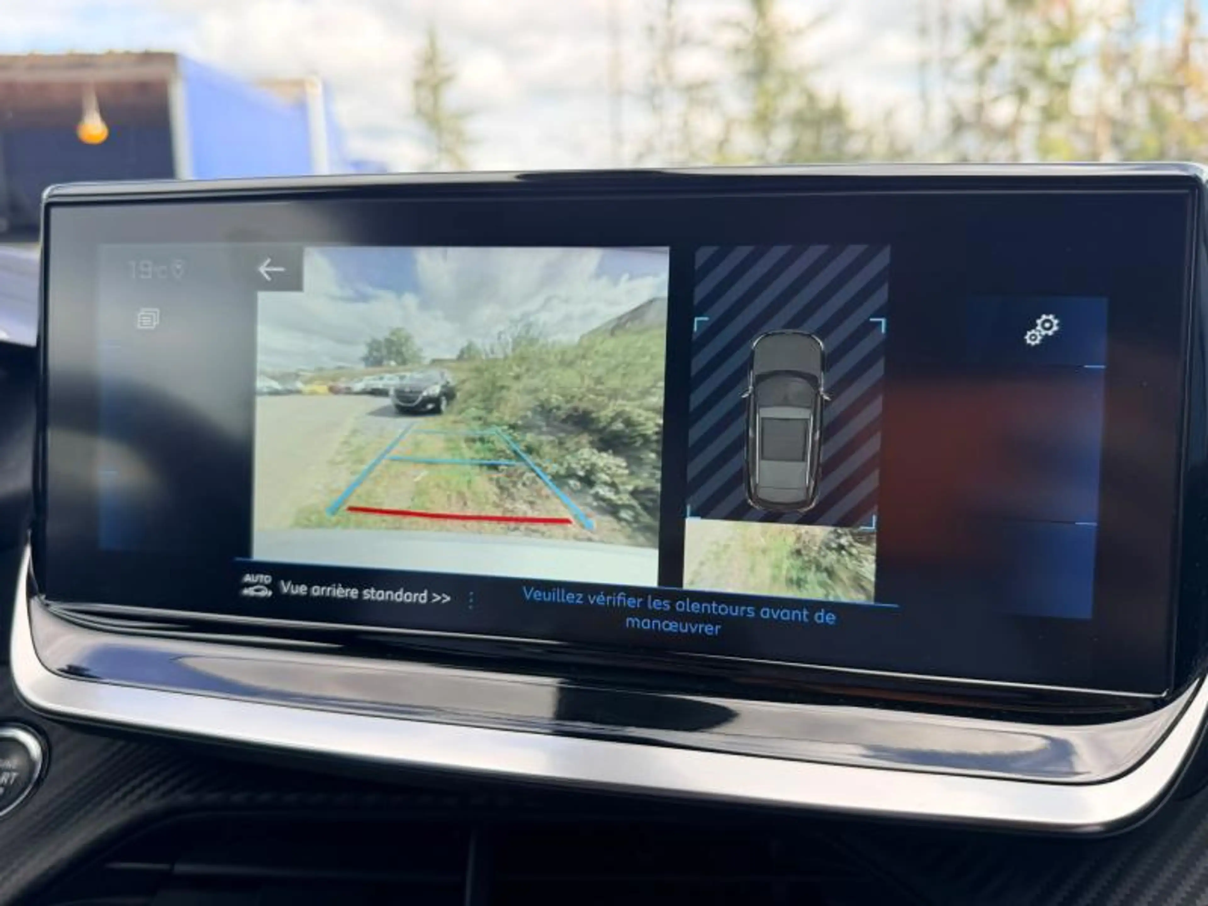 Peugeot 2008 Allure / 130ch / Caméra / Carplay — photo 12