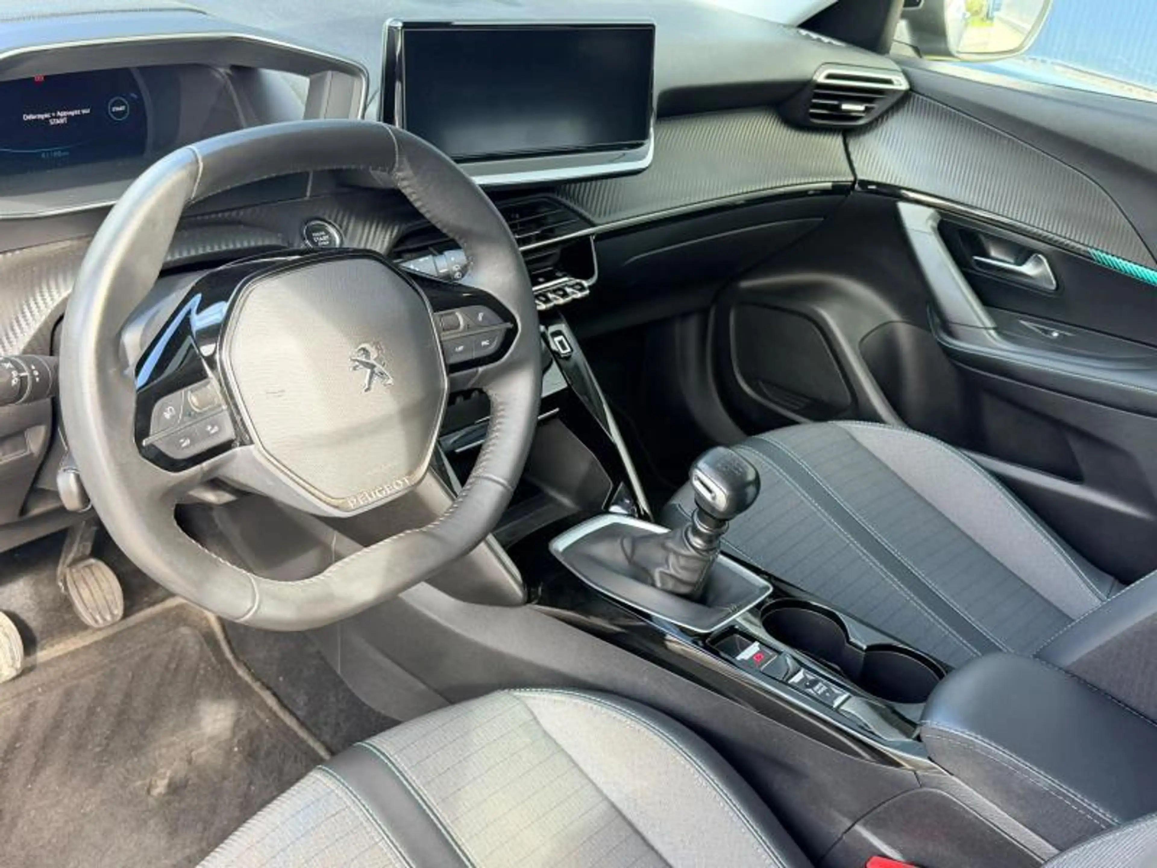 Peugeot 2008 Allure / 130ch / Caméra / Carplay — photo 6